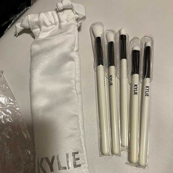 Kylie Eyeshadow brushes - Picture 1 of 1